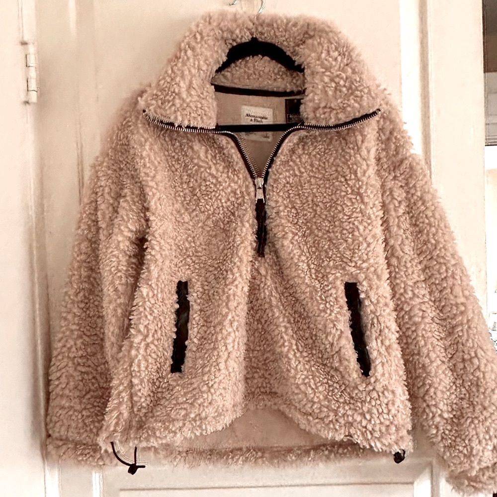 NWT Abercrombie teddy sweatshirt fleece